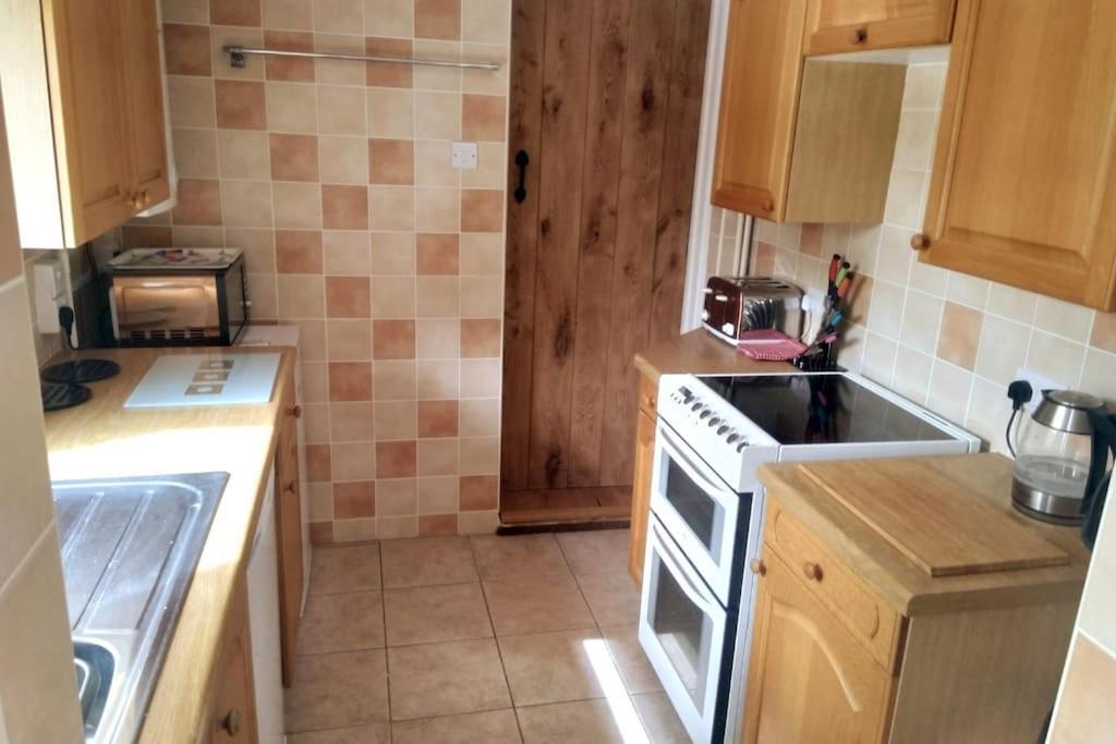 Welcoming Cottage In Chichester Near City Centre Екстер'єр фото